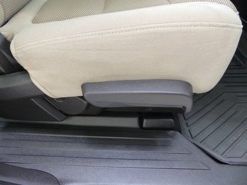 Used 2022 Chevrolet Traverse LS AWD/4WD image 43