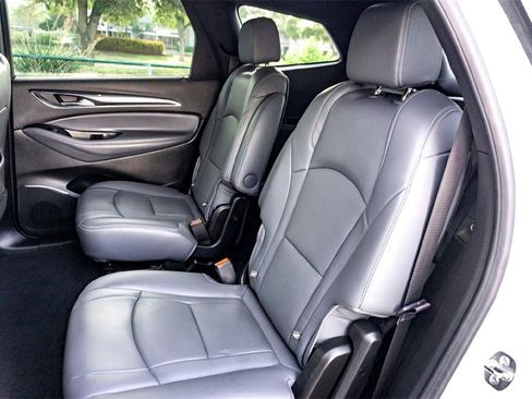 Used 2024 Buick Enclave Premium image 27