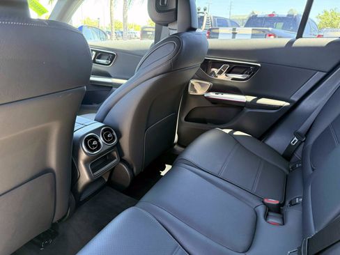 Used 2025 Mercedes-Benz GLC 300 image 15