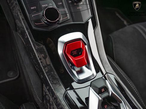 Used 2018 Lamborghini Huracan AWD/4WD image 32