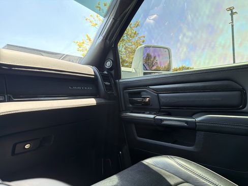 Used 2024 RAM 3500 Limited AWD/4WD image 19