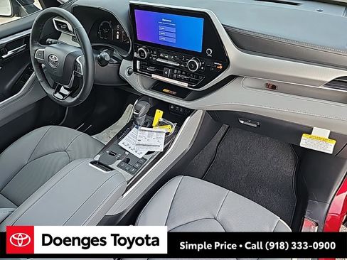 New 2026 Toyota Highlander Platinum image 29
