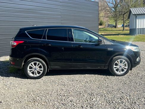 Used 2017 Ford Escape SE image 6