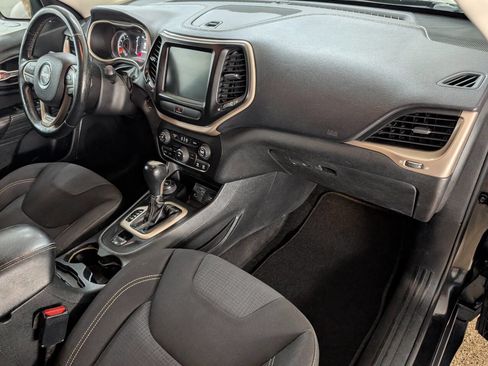 Used 2015 Jeep Cherokee Latitude w/ Cold Weather Group image 22