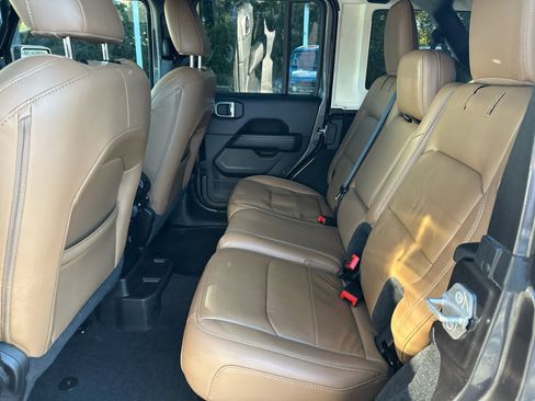 Used 2021 Jeep Wrangler Unlimited Sahara image 15