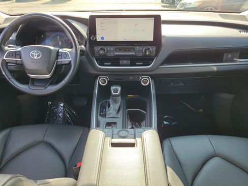 Used 2024 Toyota Grand Highlander AWD image 9