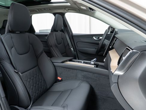 New 2026 Volvo XC60 B5 Plus w/ Climate Package image 22