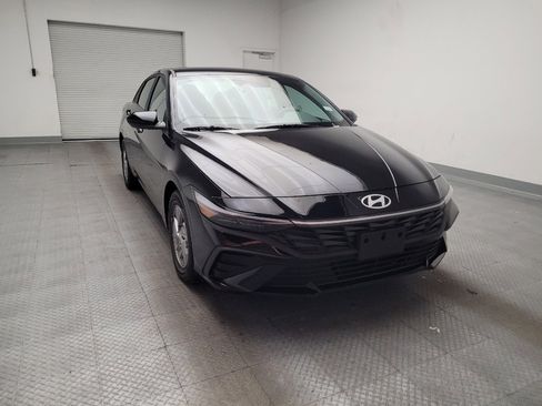 Used 2025 Hyundai Elantra SE image 14