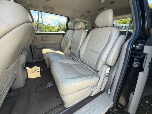 Used 2019 Kia Sedona LX FWD image 16