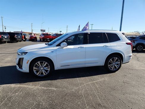 Used 2023 Cadillac XT6 Premium Luxury image 2