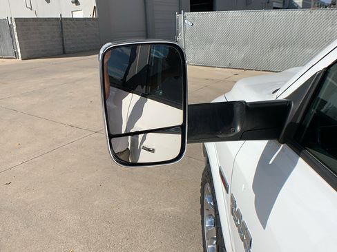 Used 2018 RAM 1500 Laramie image 12