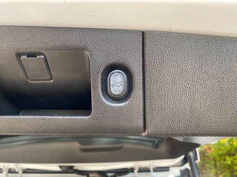 Used 2018 Chevrolet Suburban LT image 50