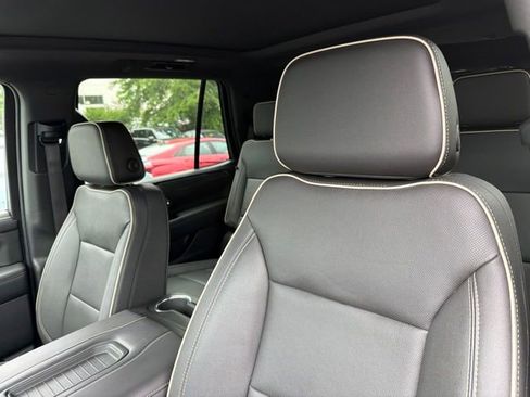 Used 2023 GMC Yukon SLT AWD/4WD image 19