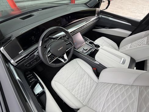 Used 2026 Cadillac Escalade V w/ LPO, ONYX Package image 42