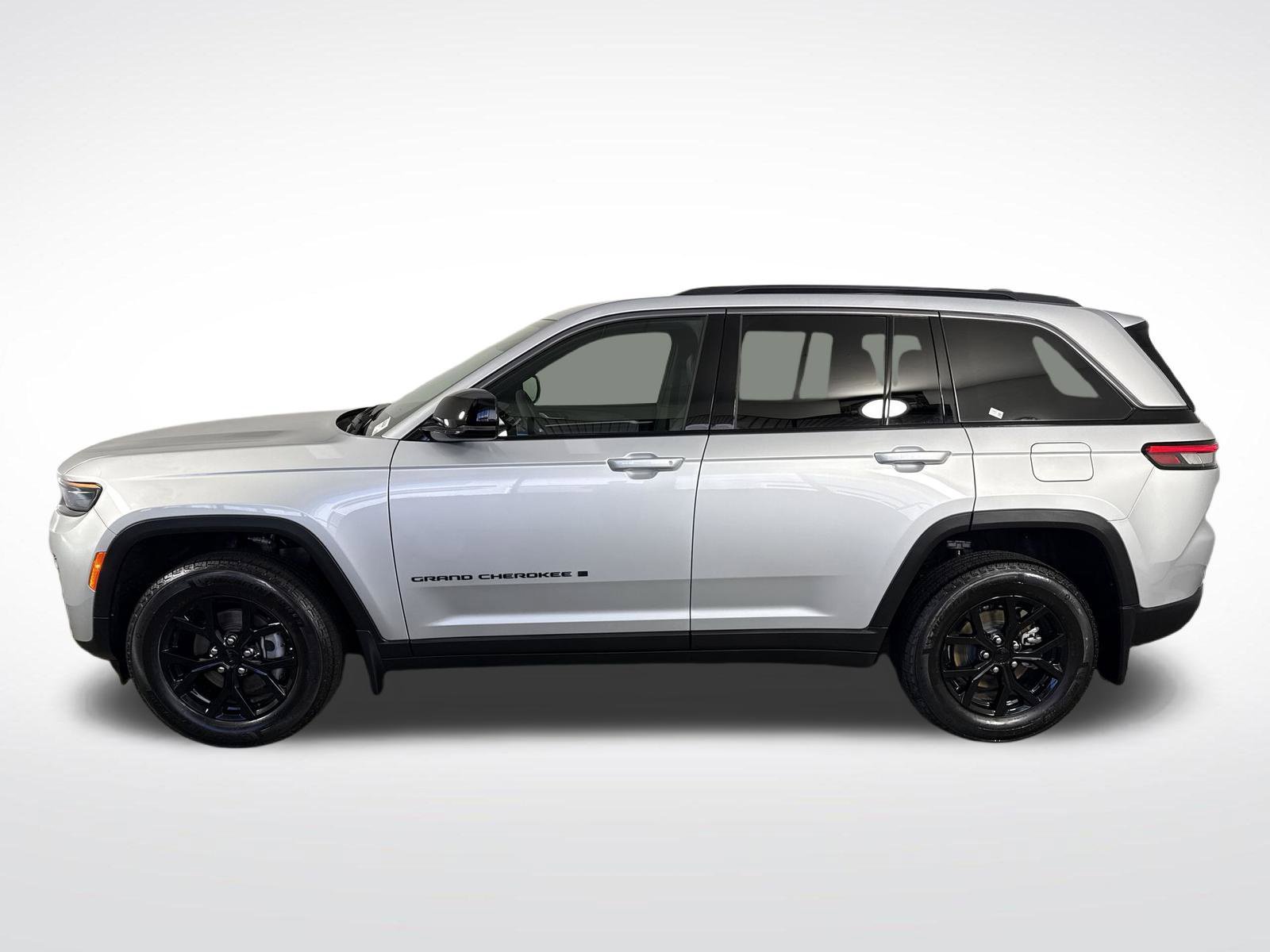 Used 2026 Jeep Grand Cherokee Altitude AWD/4WD image 30