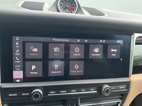 Used 2020 Porsche Macan image 36