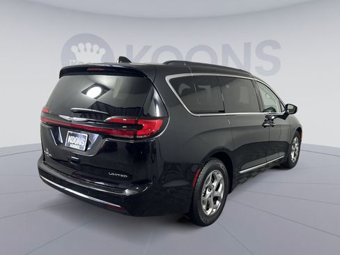 Used 2022 Chrysler Pacifica Limited image 7