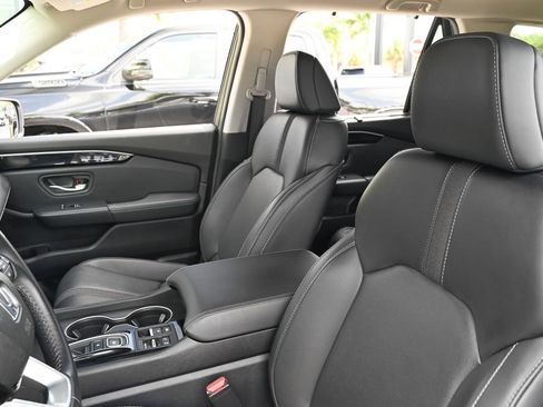 Used 2025 Honda Pilot EX-L image 13