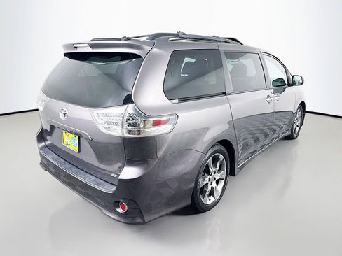 Used 2014 Toyota Sienna SE image 7