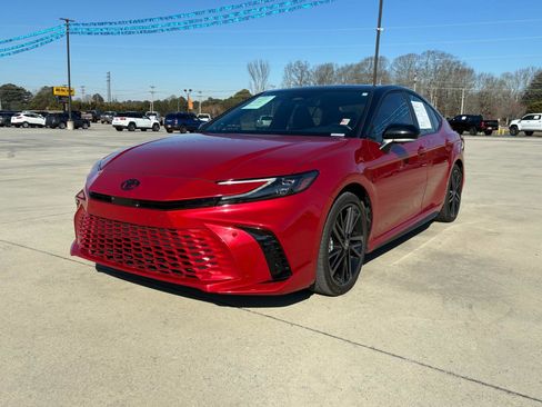 Used 2025 Toyota Camry XSE w/ Premium Plus Package image 2
