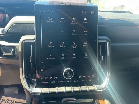 Used 2025 GMC Yukon Denali w/ Denali Reserve Package image 25