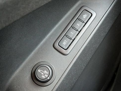 Used 2020 Chevrolet Equinox Premier FWD image 34