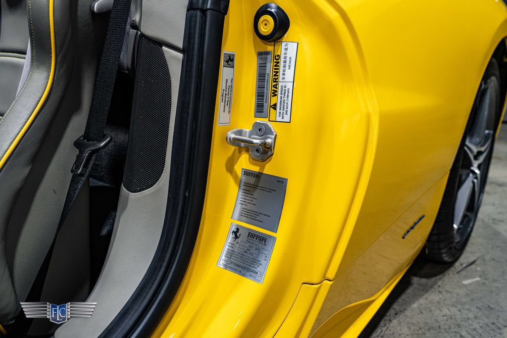 Used 2015 Ferrari 458 Spider RWD image 33