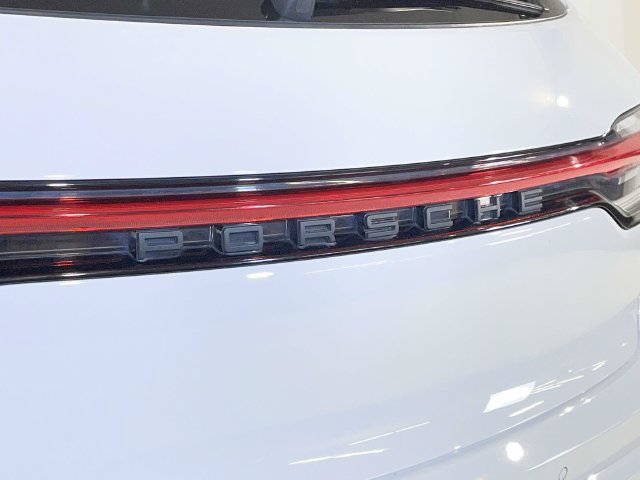 Certified 2023 Porsche Macan S AWD/4WD image 16