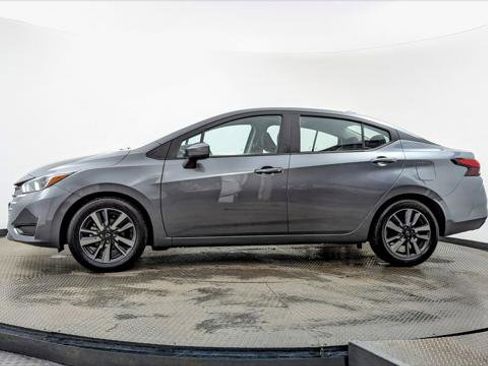 Used 2024 Nissan Versa SV image 3