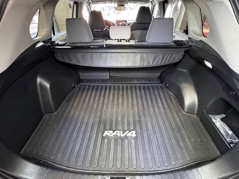 Used 2023 Toyota RAV4 XLE AWD/4WD image 54