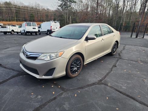Used 2013 Toyota Camry LE image 9
