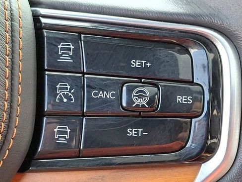 Used 2023 Jeep Grand Wagoneer Series III AWD/4WD image 22