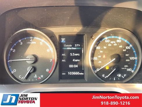 Used 2018 Toyota RAV4 LE image 17