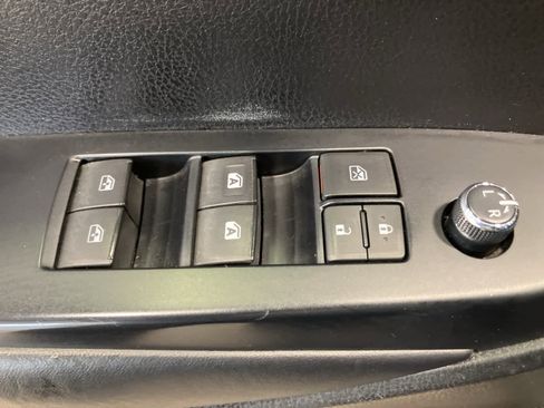 Used 2019 Toyota Highlander XLE image 14