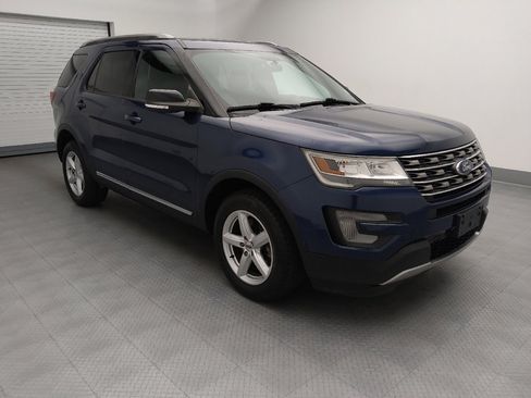 Used 2017 Ford Explorer XLT AWD/4WD image 11