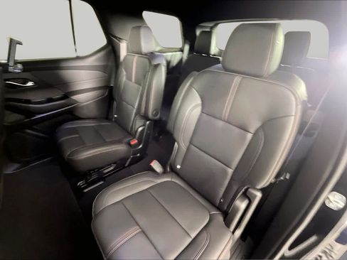 Used 2023 Chevrolet Traverse RS FWD image 19