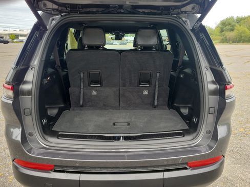 Used 2024 Jeep Grand Cherokee L Laredo RWD image 18