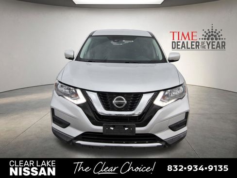 Used 2019 Nissan Rogue S image 2