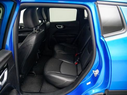 Used 2025 Jeep Compass Latitude w/ Convenience Group AWD/4WD image 24