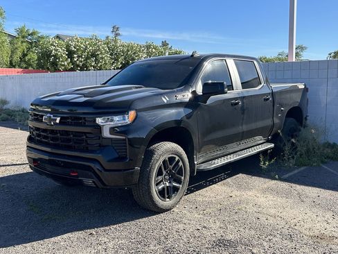 Used 2024 Chevrolet Silverado 1500 LT Trail Boss w/ Convenience Package II image 2