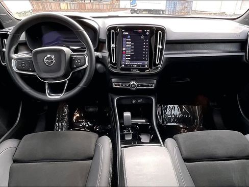 Used 2023 Volvo C40 P8 Recharge Ultimate w/ Protection Package Premier image 18