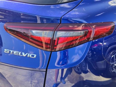 Used 2023 Alfa Romeo Stelvio Sprint image 10