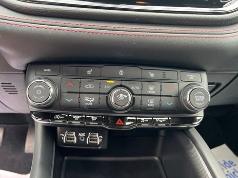 Used 2025 Dodge Durango GT AWD/4WD image 22