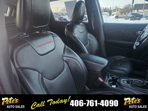 Used 2019 Jeep Cherokee Trailhawk image 16