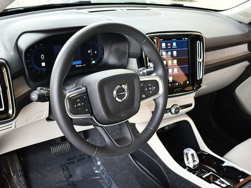 Used 2025 Volvo XC40 B5 Ultra image 46