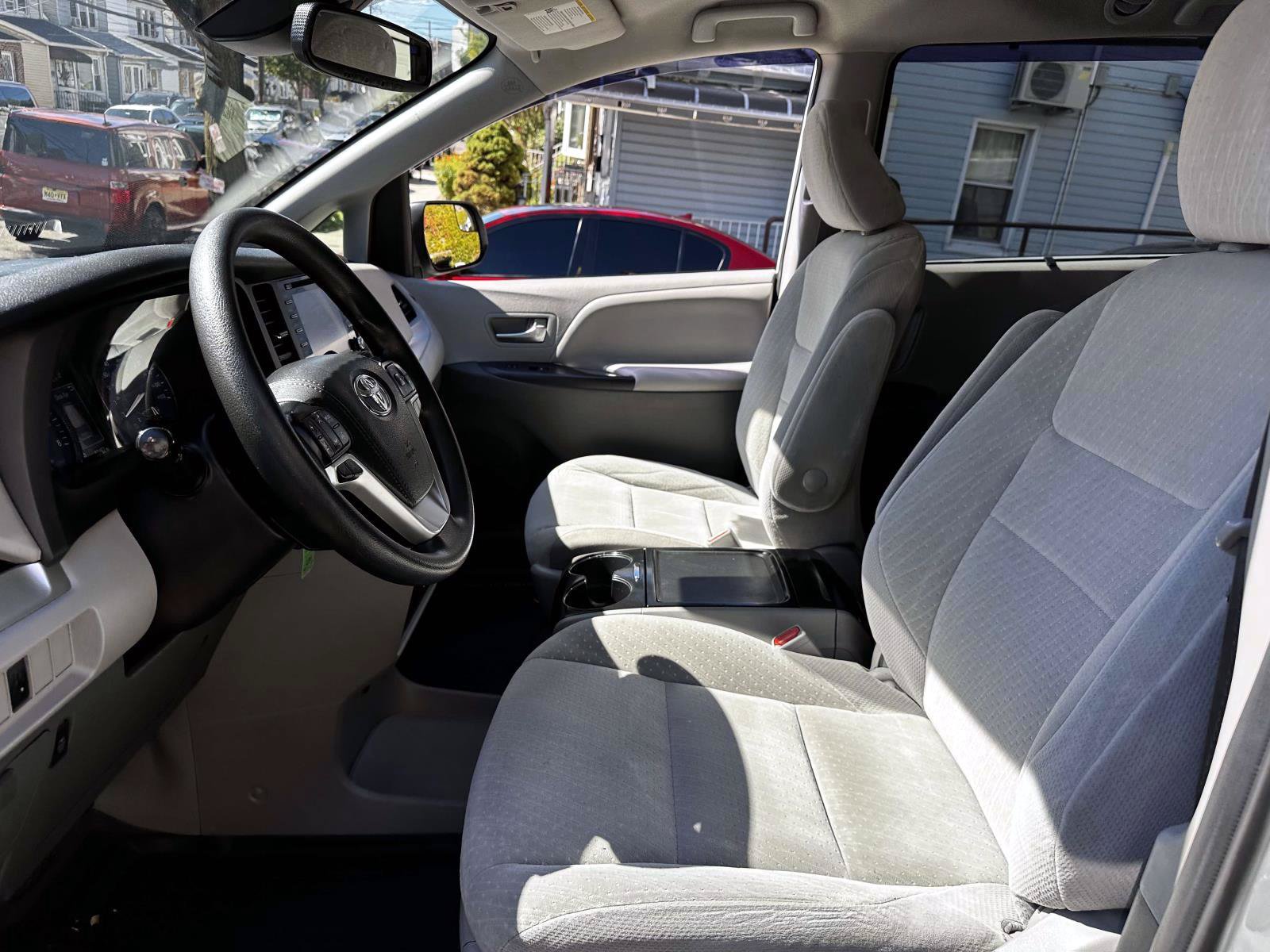 Certified 2020 Toyota Sienna LE FWD image 15