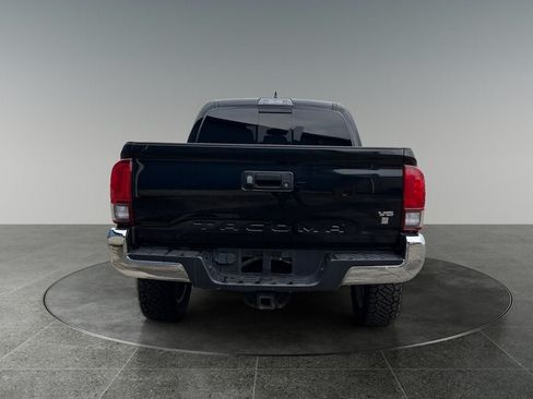 Used 2018 Toyota Tacoma TRD Off-Road AWD/4WD image 8