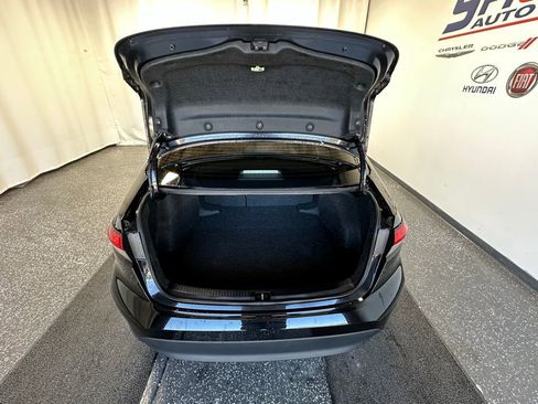 Used 2025 Toyota Corolla LE image 7