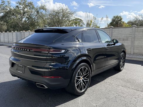 Certified 2024 Porsche Cayenne Coupe image 6