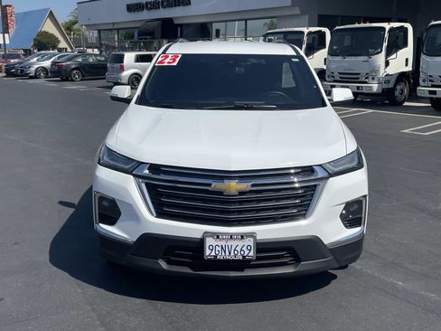 Used 2023 Chevrolet Traverse LT FWD image 2